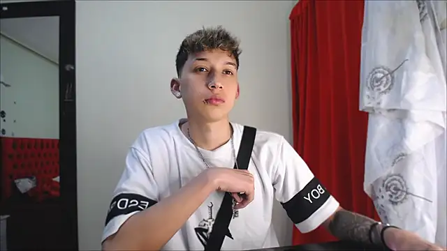 Snapshot of _Thomas_hot_ chatting on January 7, 3:37 am  Thomas hot  online show from January 7, 3:37 am