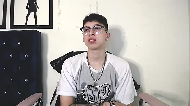 Snapshot of _Thomas_hot_ chatting on September 24, 2:11 am  Thomas hot  online show from September 24, 2:11 am