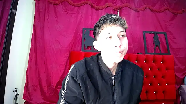 Snapshot of _Thomas_hot_ chatting on March 13, 12:27 am  Thomas hot  online show from March 13, 12:27 am