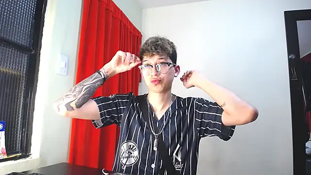 Snapshot of _Thomas_hot_ chatting on February 4, 3:15 pm  Thomas hot  online show from February 4, 3:15 pm