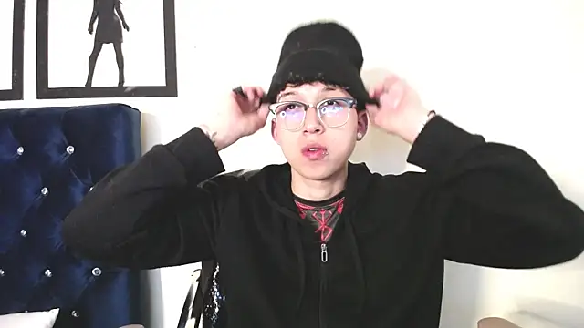 Snapshot of _Thomas_hot_ chatting on October 22, 3:54 am  Thomas hot  online show from October 22, 3:54 am