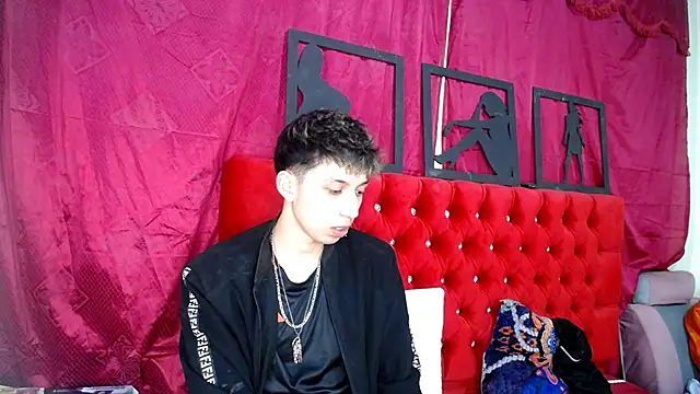 Snapshot of _Thomas_hot_ chatting on March 21, 3:44 am  Thomas hot  online show from March 21, 3:44 am