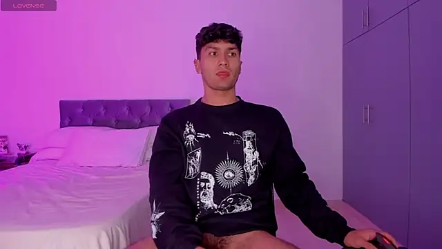 Valerio James7 online show from February 11, 3:40 am