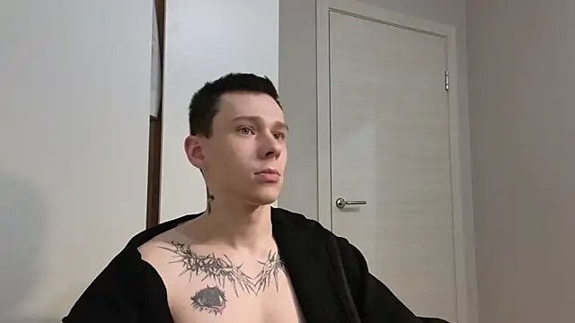 Snapshot of R1mmo__ chatting on October 24, 7:26 pm R1mmo   online show from October 24, 7:26 pm