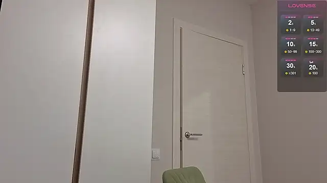 Snapshot of R1mmo__ chatting on September 16, 7:47 pm R1mmo   online show from September 16, 7:47 pm