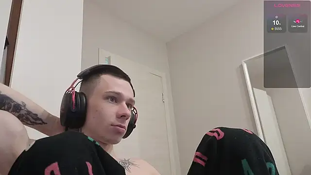 Snapshot of R1mmo__ chatting on September 24, 5:44 pm R1mmo   online show from September 24, 5:44 pm