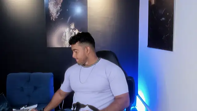 Big furry bear13 online show from November 2, 10:58 pm