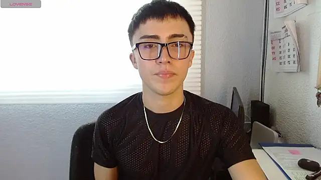 santi-fabulous online show from December 28, 9:40 pm