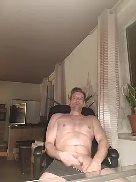 MArciQuarky online show from February 12, 10:15 pm