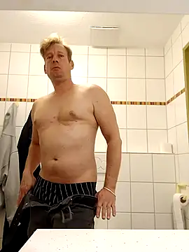 MArciQuarky online show from September 11, 5:12 pm