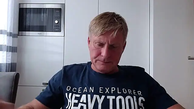 johnnym1 online show from October 1, 2:43 pm