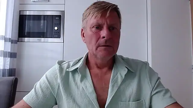 johnnym1 online show from September 25, 10:47 am