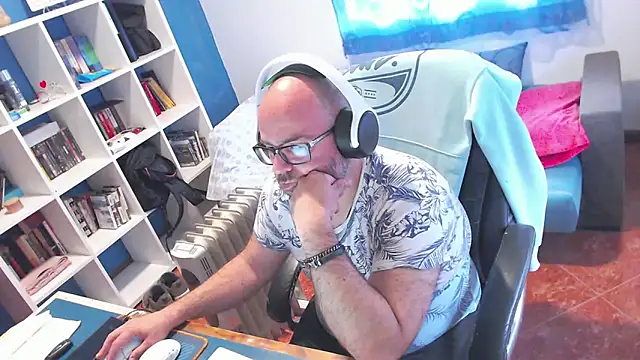 ravingr4d4 online show from April 15, 1:22 pm