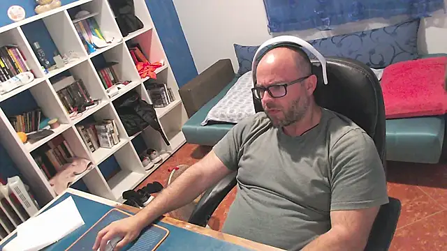 ravingr4d4 online show from May 31, 9:27 pm