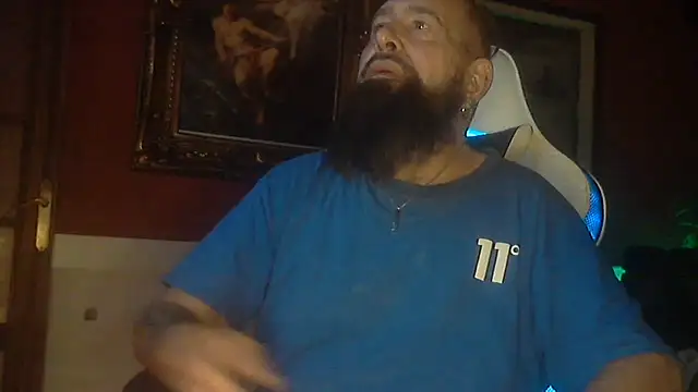 maseurbeardedpig online show from August 6, 5:46 am