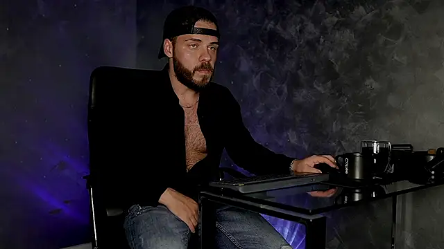 juliusmasters online show from November 4, 11:06 pm