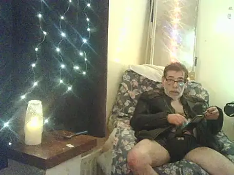 Snapshot of DaddyQuimHot chatting on February 12, 1:52 am DaddyQuimHot online show from February 12, 1:52 am