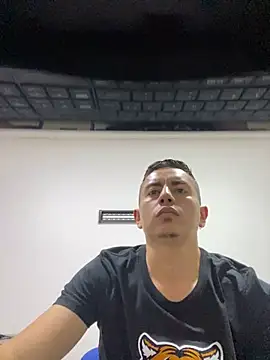 DanielGomez9 online show from December 17, 11:16 pm