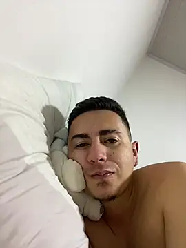 DanielGomez9 online show from December 11, 4:40 am