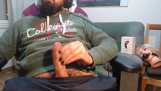 Snapshot of master4subslut chatting on December 21, 1:04 am master4subslut online show from December 21, 1:04 am