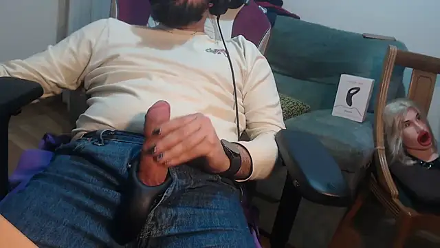 Snapshot of master4subslut chatting on January 18, 1:23 am master4subslut online show from January 18, 1:23 am