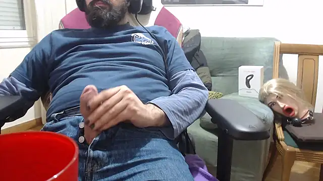 Snapshot of master4subslut chatting on February 2, 1:12 am master4subslut online show from February 2, 1:12 am