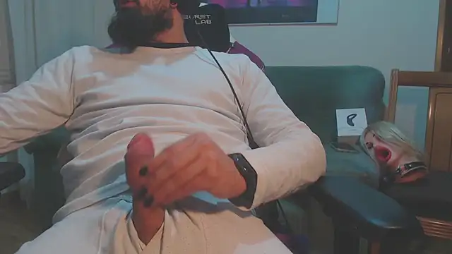 Snapshot of master4subslut chatting on December 16, 7:26 am master4subslut online show from December 16, 7:26 am