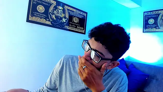Snapshot of TylerWhite_ chatting on January 8, 2:57 am TylerWhite  online show from January 8, 2:57 am