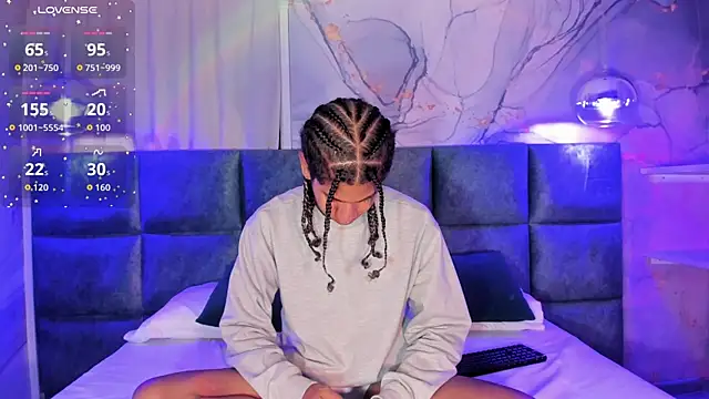 Maxim-Walker online show from December 5, 3:57 am