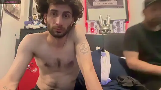 pantslesstraveler plt online show from November 22, 2:00 am