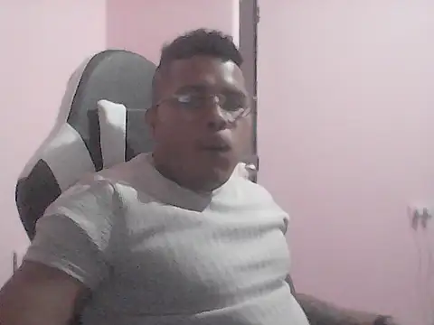 SaucyAffair0 online show from June 28, 9:21 pm