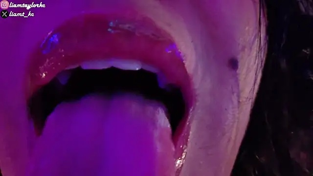 Snapshot of Liam_Taylor chatting on March 22, 12:06 am Liam Taylor online show from March 22, 12:06 am