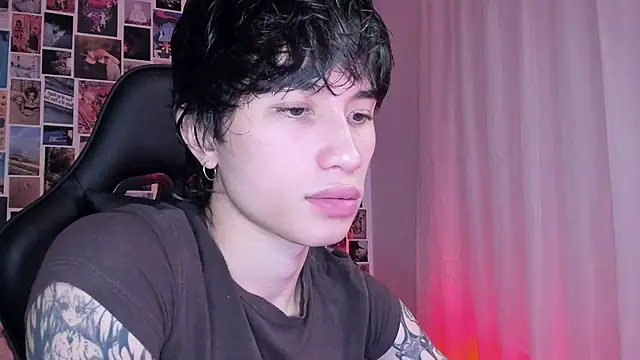 Snapshot of liamelf chatting on February 13, 5:16 am liamelf online show from February 13, 5:16 am