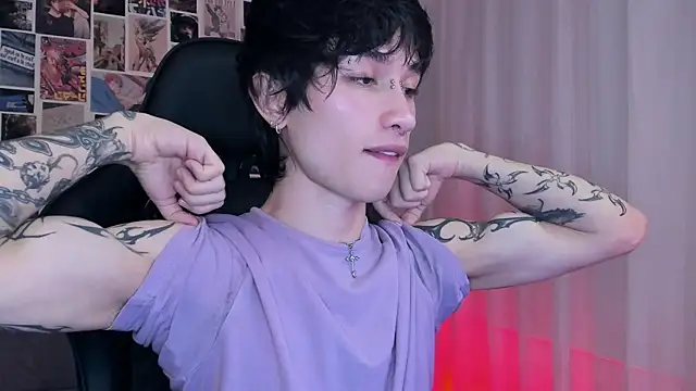 Snapshot of liamelf chatting on March 13, 4:05 am liamelf online show from March 13, 4:05 am