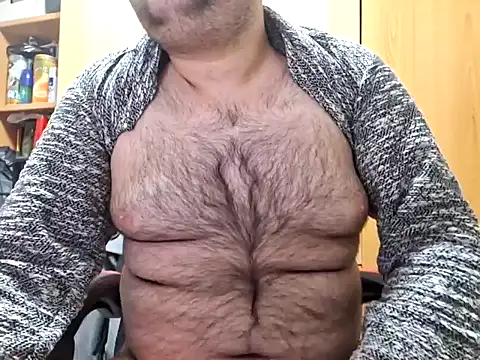 Snapshot of Javier_bear chatting on December 12, 10:45 am Javier bear online show from December 12, 10:45 am