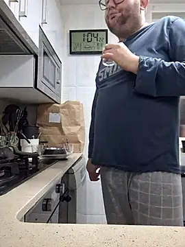 Snapshot of Javier_bear chatting on February 22, 12:05 am Javier bear online show from February 22, 12:05 am