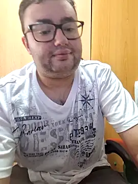 Snapshot of Javier_bear chatting on September 10, 9:41 am Javier bear online show from September 10, 9:41 am