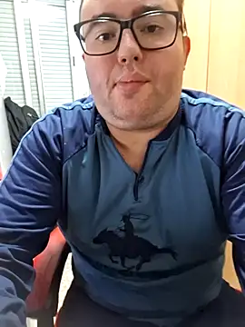 Snapshot of Javier_bear chatting on December 3, 10:07 pm Javier bear online show from December 3, 10:07 pm