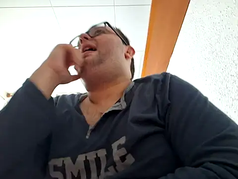 Snapshot of Javier_bear chatting on January 12, 10:45 am Javier bear online show from January 12, 10:45 am