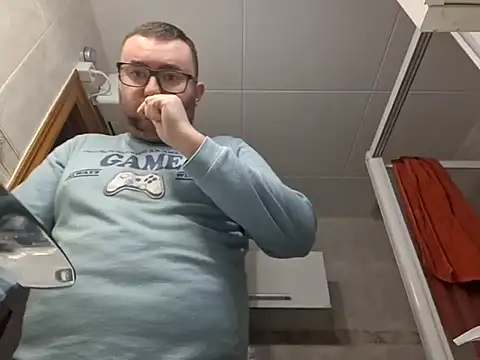 Snapshot of Javier_bear chatting on February 18, 1:44 pm Javier bear online show from February 18, 1:44 pm