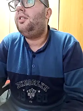 Snapshot of Javier_bear chatting on March 9, 10:08 pm Javier bear online show from March 9, 10:08 pm