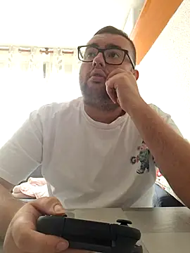 Snapshot of Javier_bear chatting on October 2, 10:30 am Javier bear online show from October 2, 10:30 am