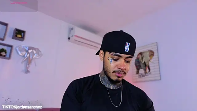 JordanSmiith  online show from January 9, 8:47 pm