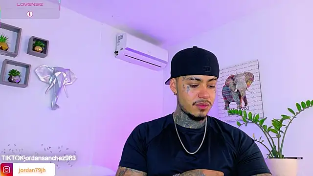 JordanSmiith  online show from May 31, 6:20 pm