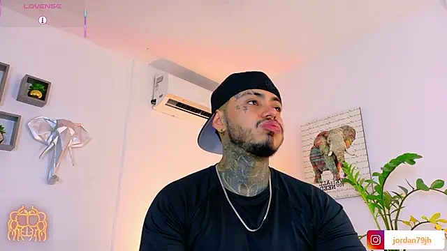 JordanSmiith  online show from July 7, 10:57 pm