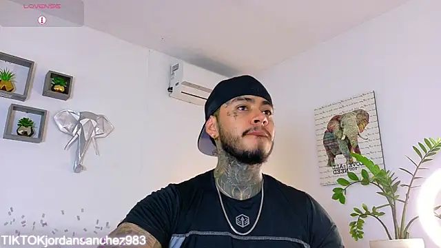 JordanSmiith  online show from February 24, 10:10 pm