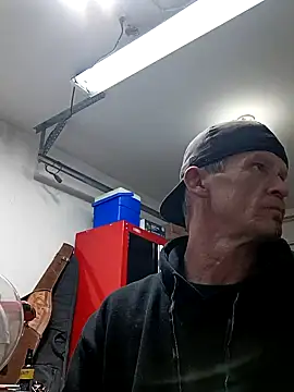 Snapshot of ironwood420 chatting on December 20, 10:38 am ironwood420 online show from December 20, 10:38 am