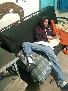 Snapshot of LongDickZee562 chatting on January 29, 2:40 am LongDickZee562 online show from January 29, 2:40 am