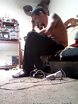 Snapshot of LongDickZee562 chatting on February 24, 9:32 am LongDickZee562 online show from February 24, 9:32 am