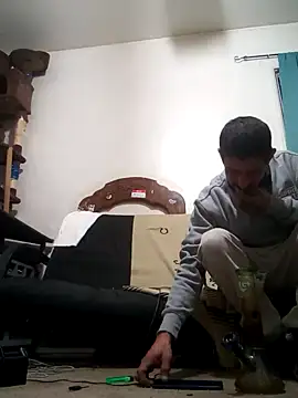 Snapshot of LongDickZee562 chatting on March 6, 6:19 am LongDickZee562 online show from March 6, 6:19 am